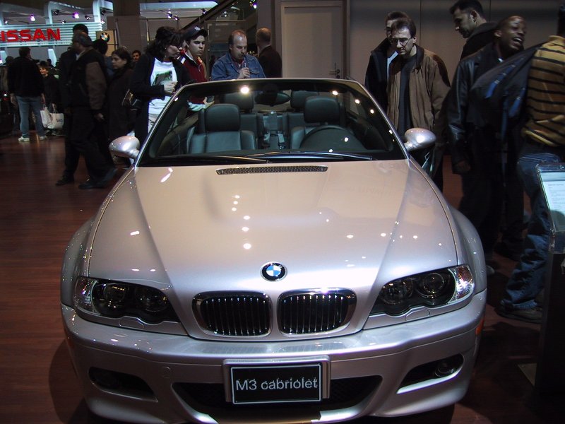 Toronto Autoshow 2004: серебристый BMW M3 cabriolet на выставке