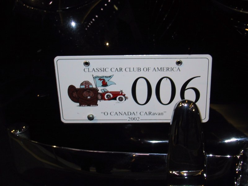 Toronto Autoshow 2004: номерной знак Classic Car Club of America с бобром и красным ретро-автомобилем