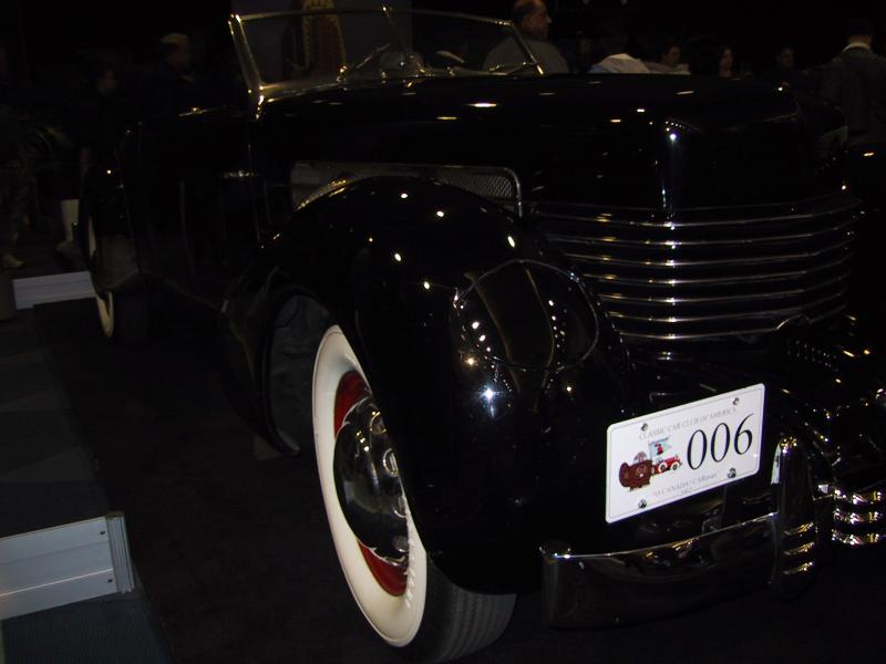 Toronto Autoshow 2004: чёрный кабриолет с номером 006 от Classic Car Club of America