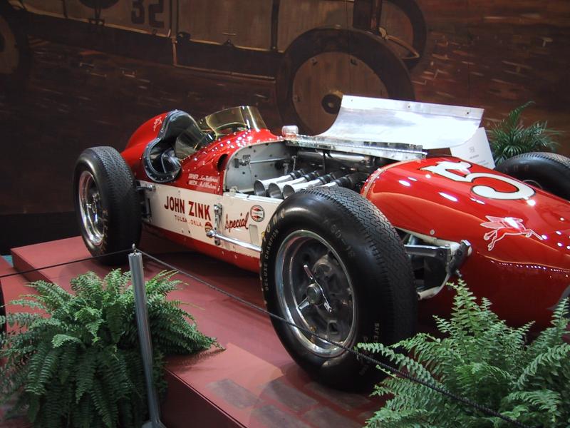 Toronto Autoshow 2004: красный гоночный болид John Zink с номером 35