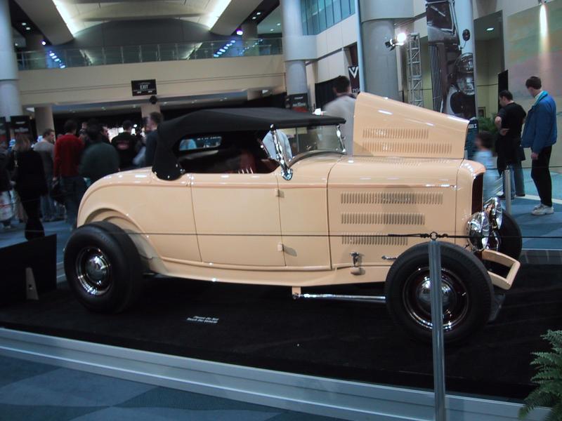 Toronto Autoshow 2004: кремовый ретро-кабриолет с откидным капотом