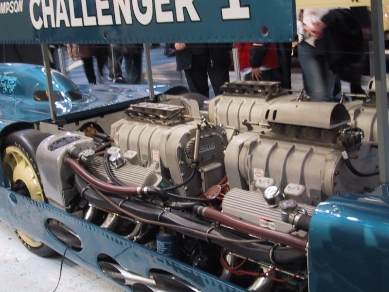 Двигатель гоночного автомобиля Challenger I на выставке