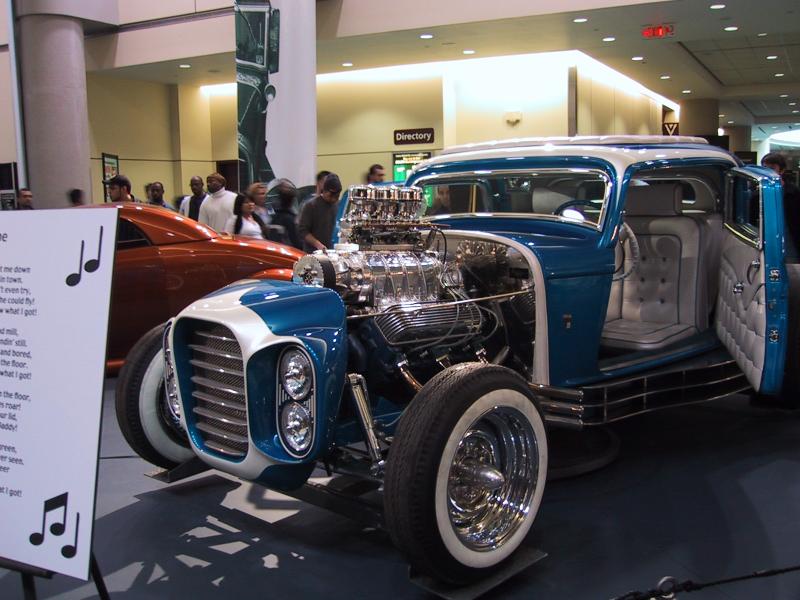 Toronto Autoshow 2004: синий хардтоп с боссом-двигателем на выставке