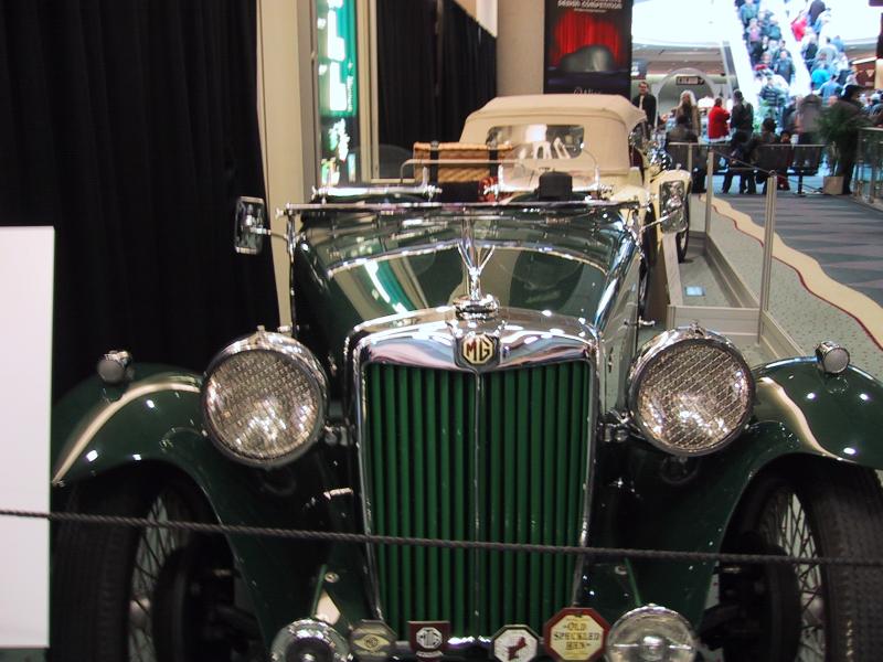 Toronto Autoshow 2004: зелёный MG с хромированным радиатором и «Old Special» на бампере