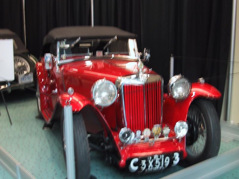 Красный MG 1930-х на Toronto Autoshow 2004