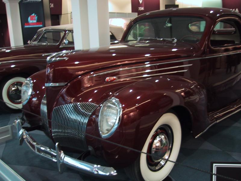 Toronto Autoshow 2004: бордовый Ford F-17 с хромированным радиатором