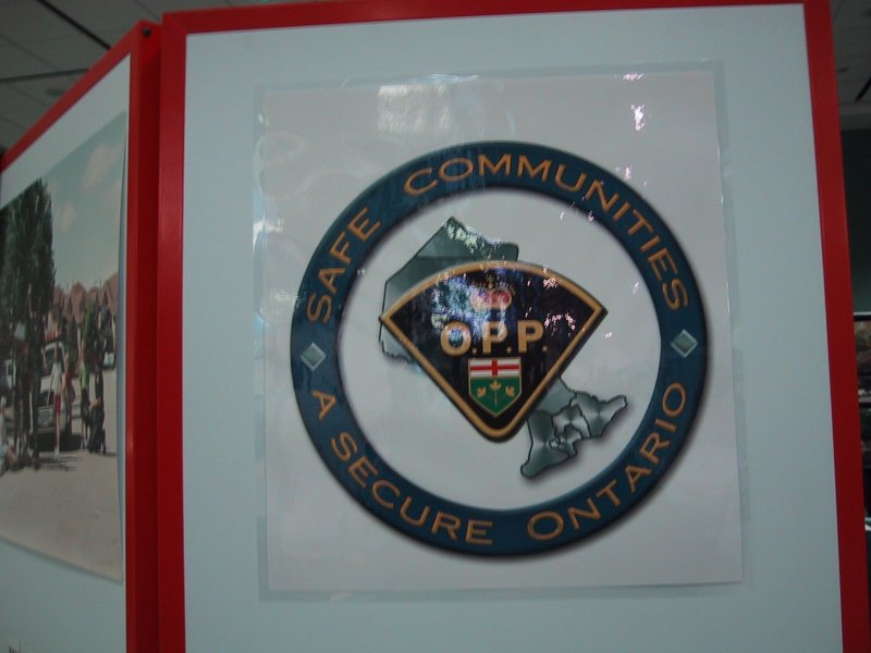 Toronto Autoshow 2004: эмблема ОПП на стенде с картой Онтарио