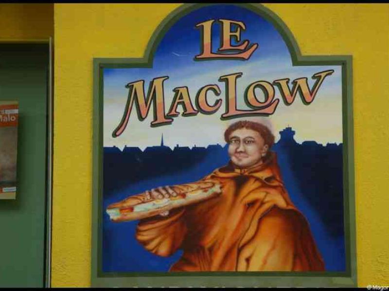 Le MacLow в Сент-Мало: вывеска с монахом и багетом