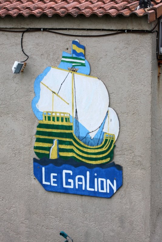 Le Galion — вывеска на стене в Кап-Корсе, 2008