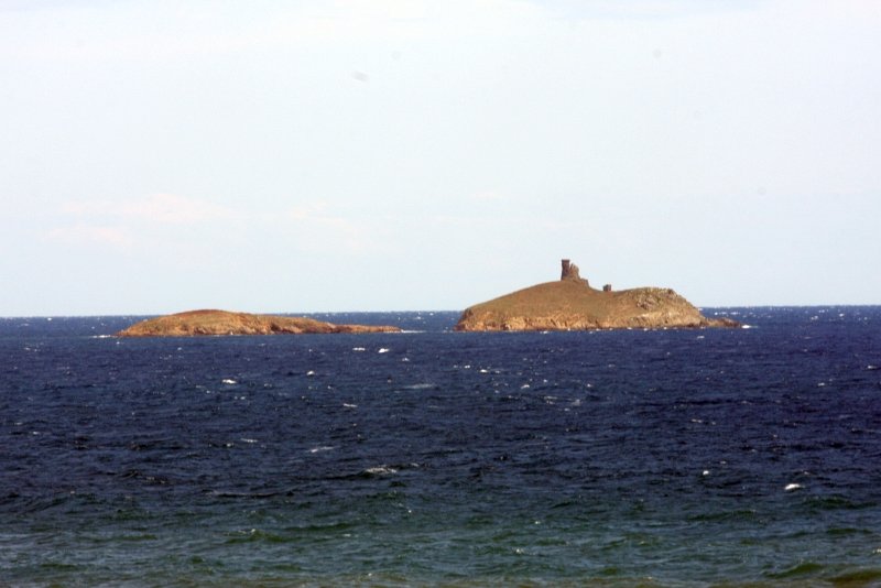 Два острова в море с древней башней на одном из них