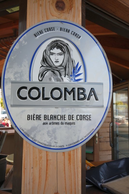 Кап-Корс, Корсика, 2008: вывеска бирки Colomba — белого пива с ароматом макуша
