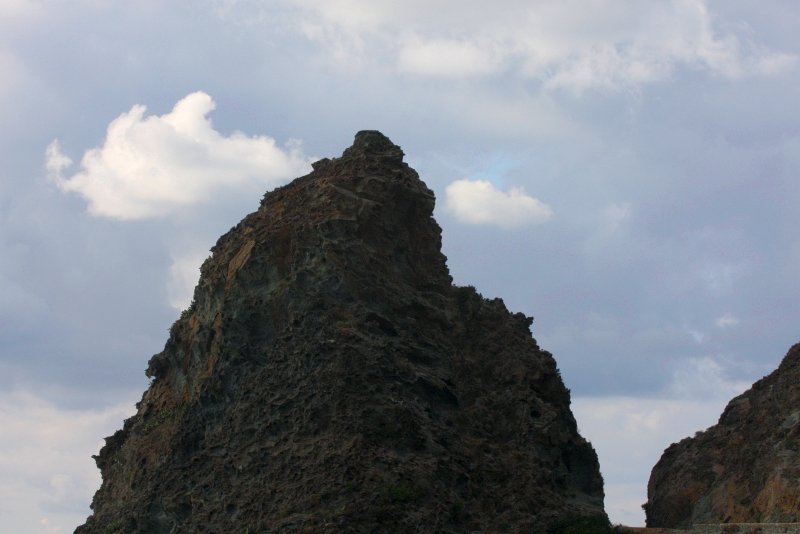 Кап-Корс, Корсика, 2008: островерхий вулканический пик над морем
