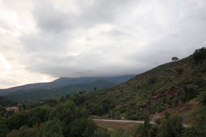Ajaccio, 2008: туман над холмами у дороги к горам
