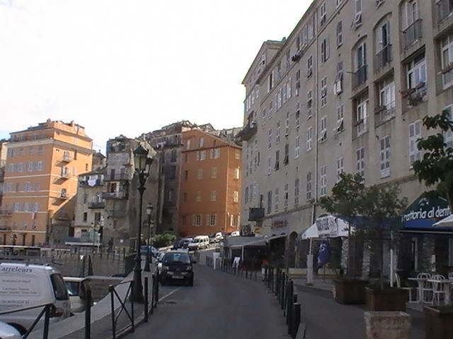 Ajaccio, 2008: узкая улочка между оранжевыми и бежевыми фасадами