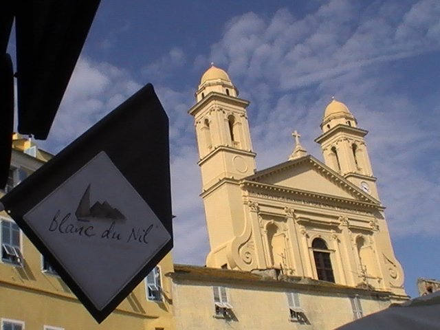 Ajaccio, 2008: собор Святого Иосифа и вывеска 'blanc du Nil'