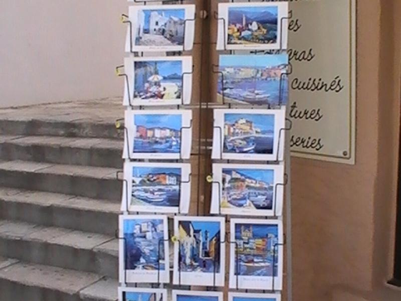 Ajaccio, 2008: почтовые карточки у входа в лавку на rue de la République