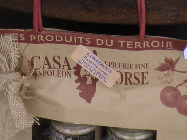 Ajaccio, 2008: бумажная сумка с этикеткой «L’Orezzinga» и надписью «Casa Napoleone»