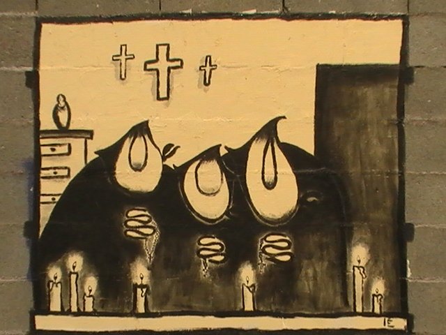 Ajaccio, 2008: стена с граффити в виде окна церкви и свечей