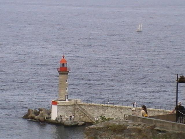 Лето 2008, Ajaccio: красно-белый маяк у входа в гавань