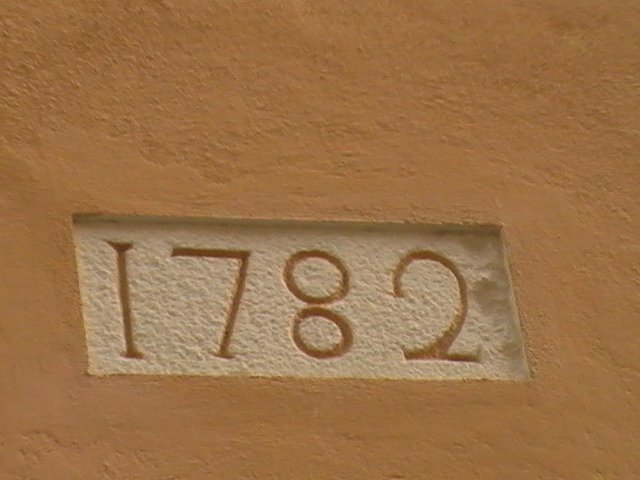 1782 на стене дома в Аяччо, Франция