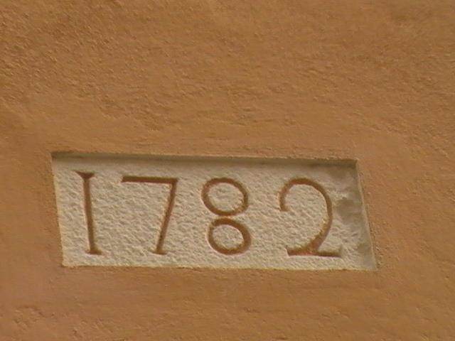 1782 на стене дома в Аяччо, Франция