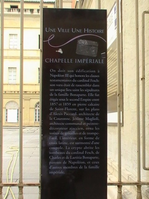 Ajaccio, 2008: табличка о Императорской капелле у входа в здание