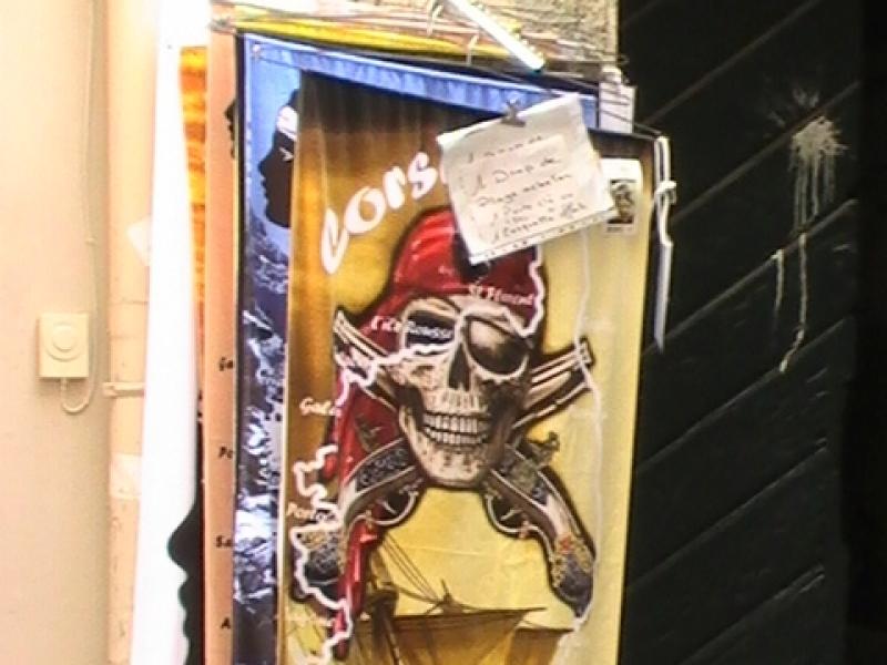 Ajaccio, 2008: пиратский флаг с картой Корсики и надписью «Corsica»