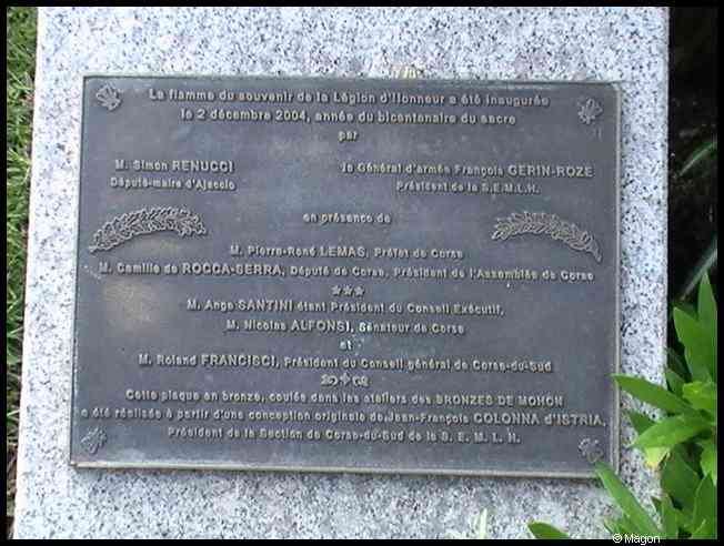 Памятная доска в Аяччо, 2008: «Фламма дю сувен»