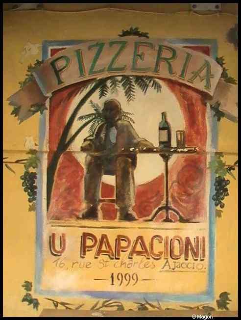 Pizzeria U Papacioni в Аяччо, 1999: вывеска с пальмой и бутылкой вдоль улицы Сен-Шарль