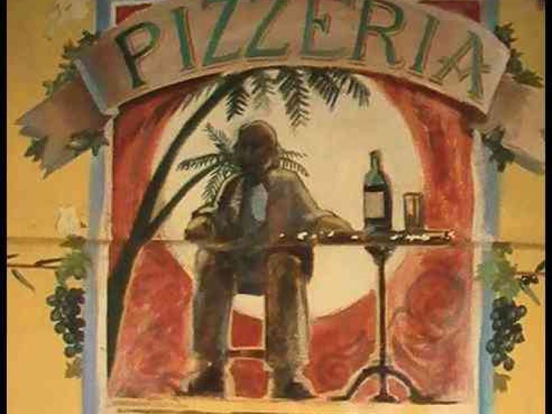Pizzeria U Papacioni в Аяччо, 1999: вывеска с пальмой и бутылкой вдоль улицы Сен-Шарль