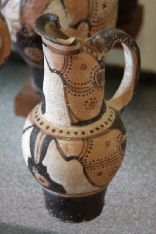 Алерия, Корсика, 2008: амфора с чёрнофигурной росписью