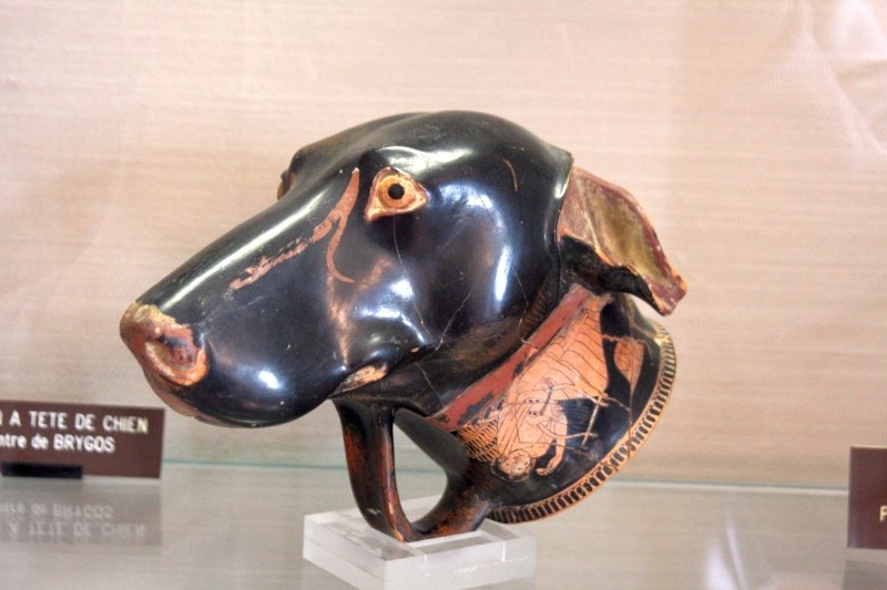 Алерия, Корсика, 2008: чернолаковая кружка в виде головы собаки
