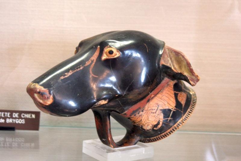 Алерия, Корсика, 2008: чернолаковая кружка в виде головы собаки