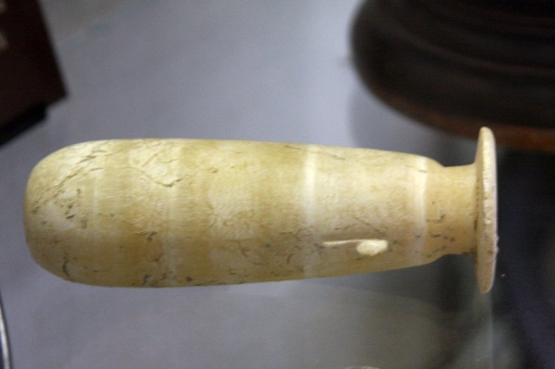 Алерия, Корсика, 2008: керамическая бутылка с широким горлом