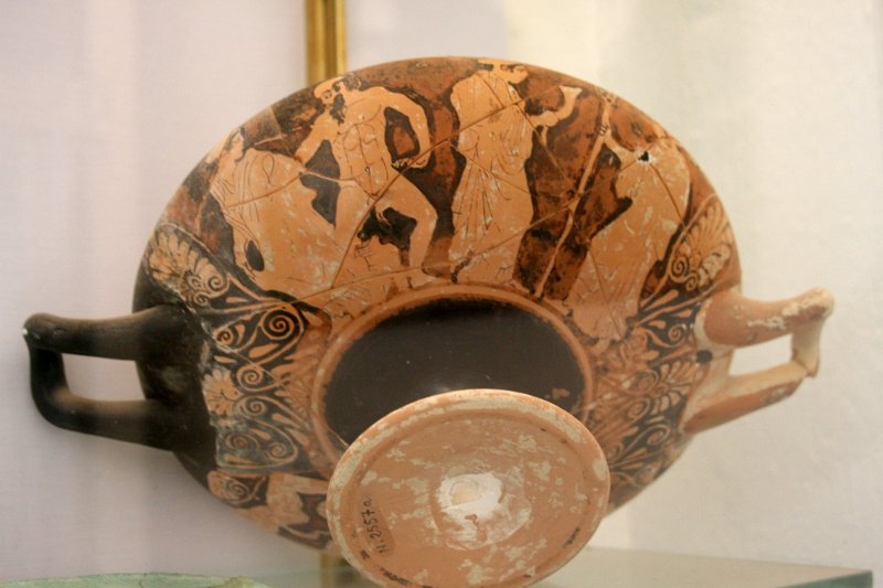 Алерия, Корсика, 2008: аттический кратер с сценой борьбы