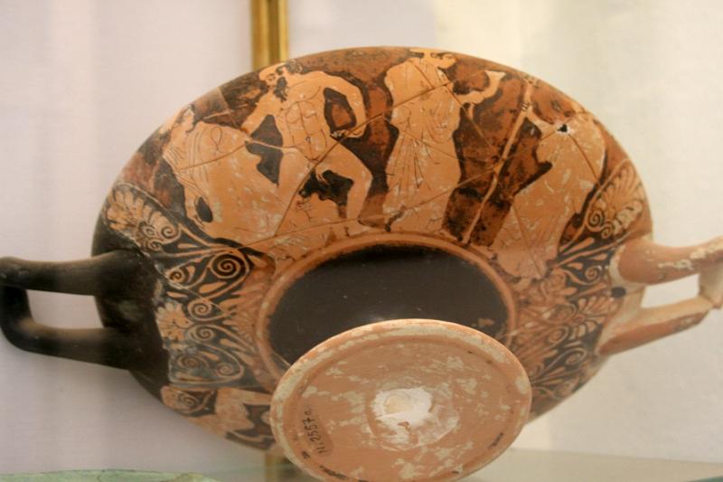Алерия, Корсика, 2008: аттический кратер с сценой борьбы