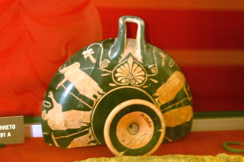 Алерия, Корсика, 2008: осколок чернофигурной амфоры с сценой битвы