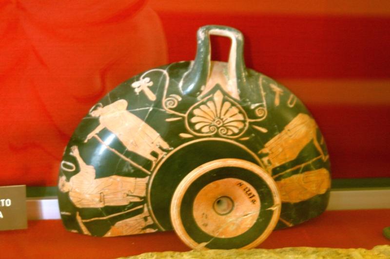 Алерия, Корсика, 2008: осколок чернофигурной амфоры с сценой битвы
