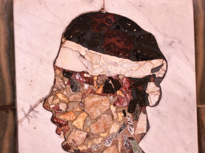 Мозаичный портрет в Бастии, Корсика, 2008