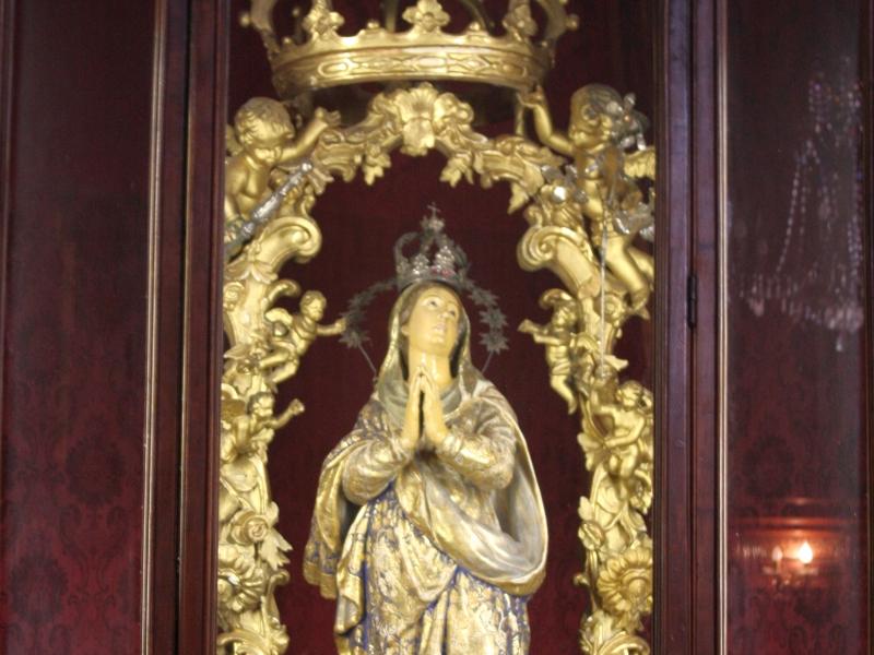 Бастия, Корсика, 2008: золотая Мадонна в барочном ковчеге
