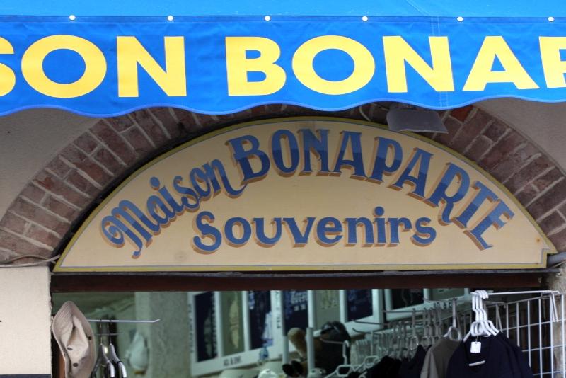 Магазин сувениров «Maison Bonaparte» в Бонифачо, Корсика, 2008