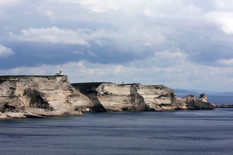 Бонифачо, Корсика, 2008: белые известняковые утёсы у моря