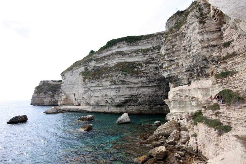 Бонифачо, Корсика, 2008: белые известняковые утесы над бирюзовой водой
