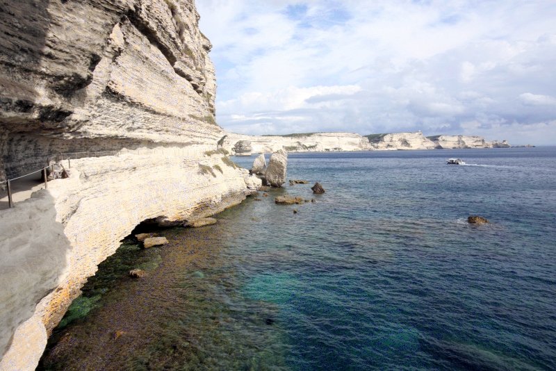 Бонифачо, Корсика, 2008: белые известняковые утесы над бирюзовой водой