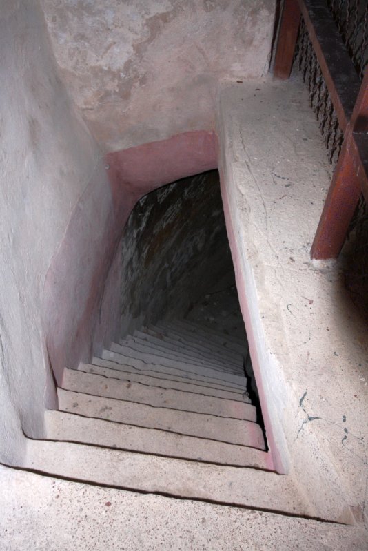 Лестница в подземелье крепости Бонифачо, Корсика, 2008