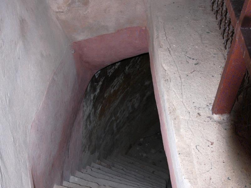 Лестница в подземелье крепости Бонифачо, Корсика, 2008