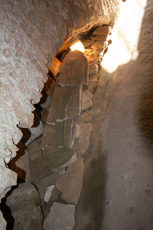 Бонифачо, Корсика, 2008: остатки каменной кладки в подземном проходе