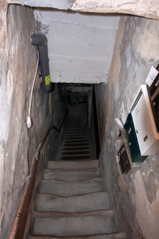 Лестница в подвале Бонифачо, Корсика, 2008