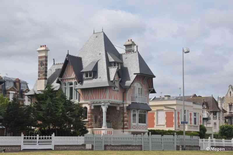 Дом в стиле бургундской готики у моря, Кап-Корс, Франция