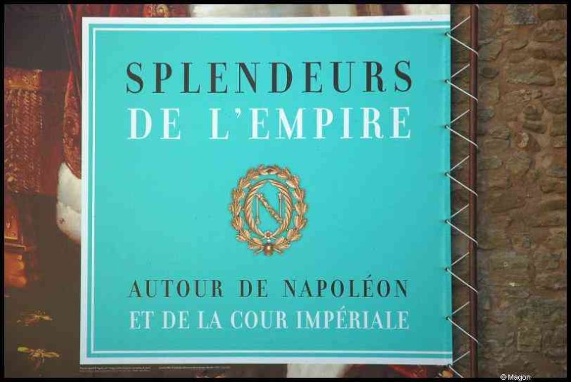 Вывеска «Splendeurs de l'Empire» в Мальбруке, Франция
